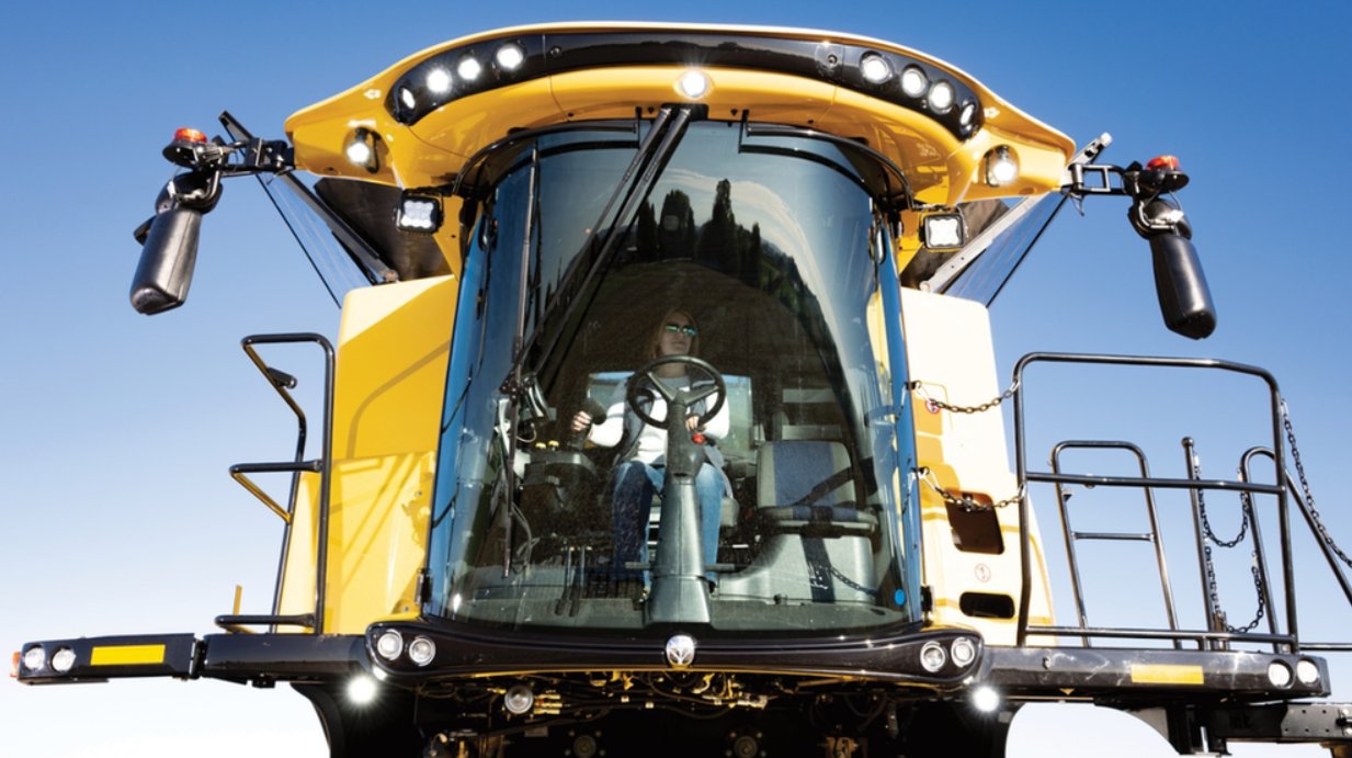 New Holland CR Series Twin Rotor® Combines CR7.90