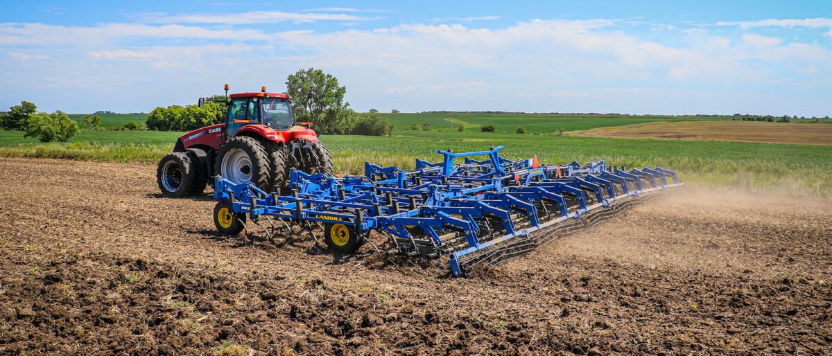 Landoll 9000 SERIES FIELD CULTIVATOR