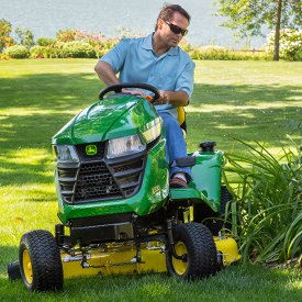 John Deere X330 Lawn Tractor with 42 inch Deck