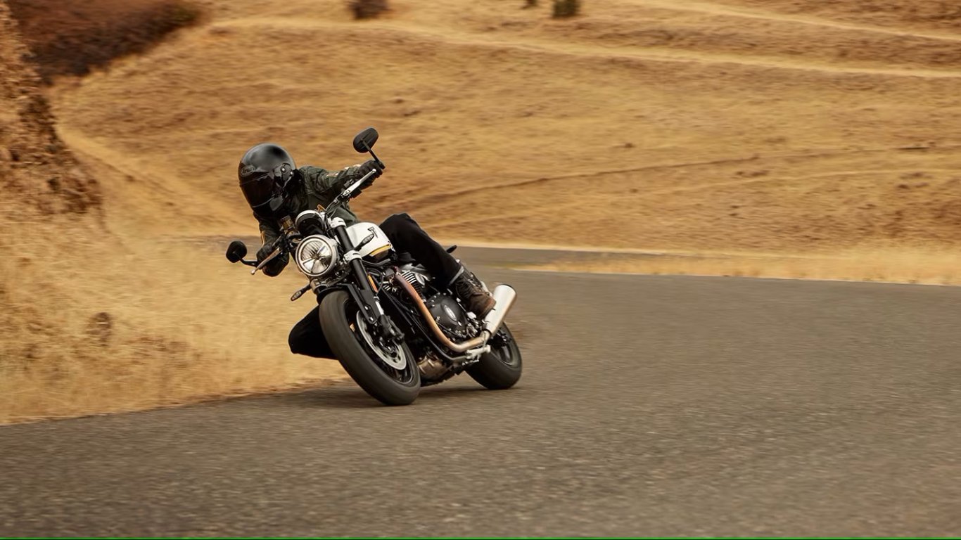 2025 Triumph NEW SPEED TWIN 1200 Crystal White / Sapphire Black ALL NEW FEATURES CASH PRICE $15999 PLUS HST