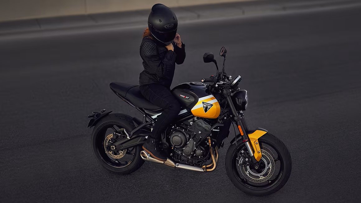 2025 Triumph NEW TRIDENT 660 Cobalt Blue / Sapphire Black