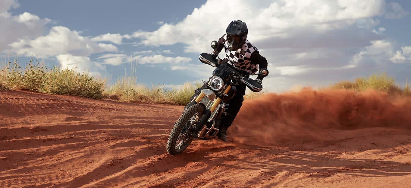 2025 Triumph SCRAMBLER 1200 X CARNIVAL RED