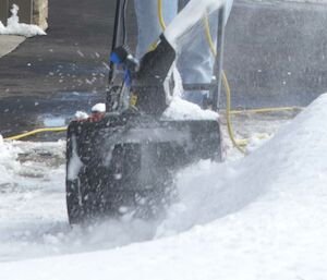 Toro 18 in. (46 cm) Power Curve® 15 Amp Electric Snow Blower