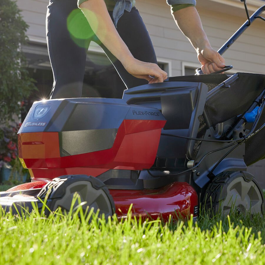 Toro 60V Max* 21 in. (53cm) Recycler® Self Propel w/SmartStow® Lawn Mower with 5.0Ah Battery