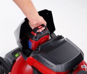 Toro 60V Max* 21 in. (53cm) Recycler® Self Propel w/SmartStow® Lawn Mower with 5.0Ah Battery