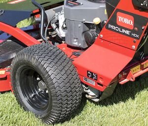 Toro PROLINE™ HDX 60 in. (152 cm) Mid Size Mower (50 State Model)