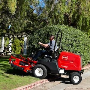 Toro Groundsmaster® 3310 36.8 hp (27.5kW) with CrossTrax® 4WD and All Season Cab