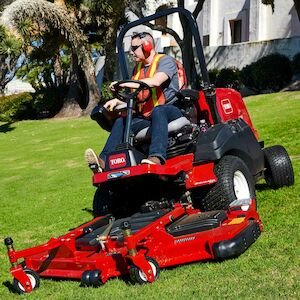 Toro Groundsmaster® 3200 24.7hp (18.4kW) with CrossTrax® 4WD