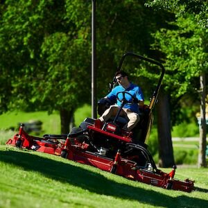 Toro Groundsmaster® 4110 D with All Season Safety Cab