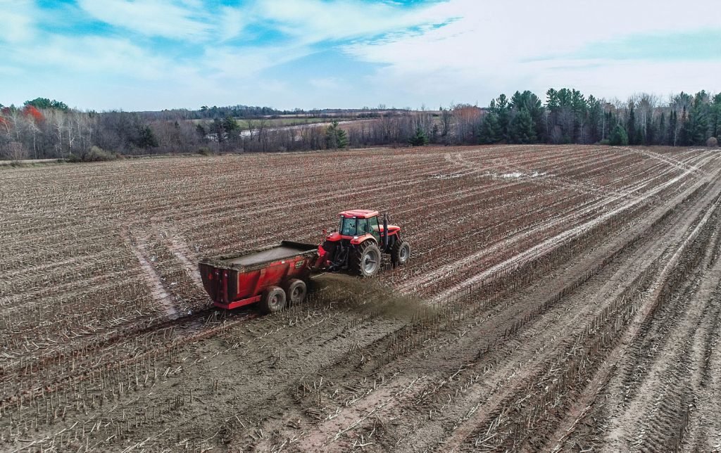 H&S TS5226 2,596 Gallon Top Shot Manure Spreader