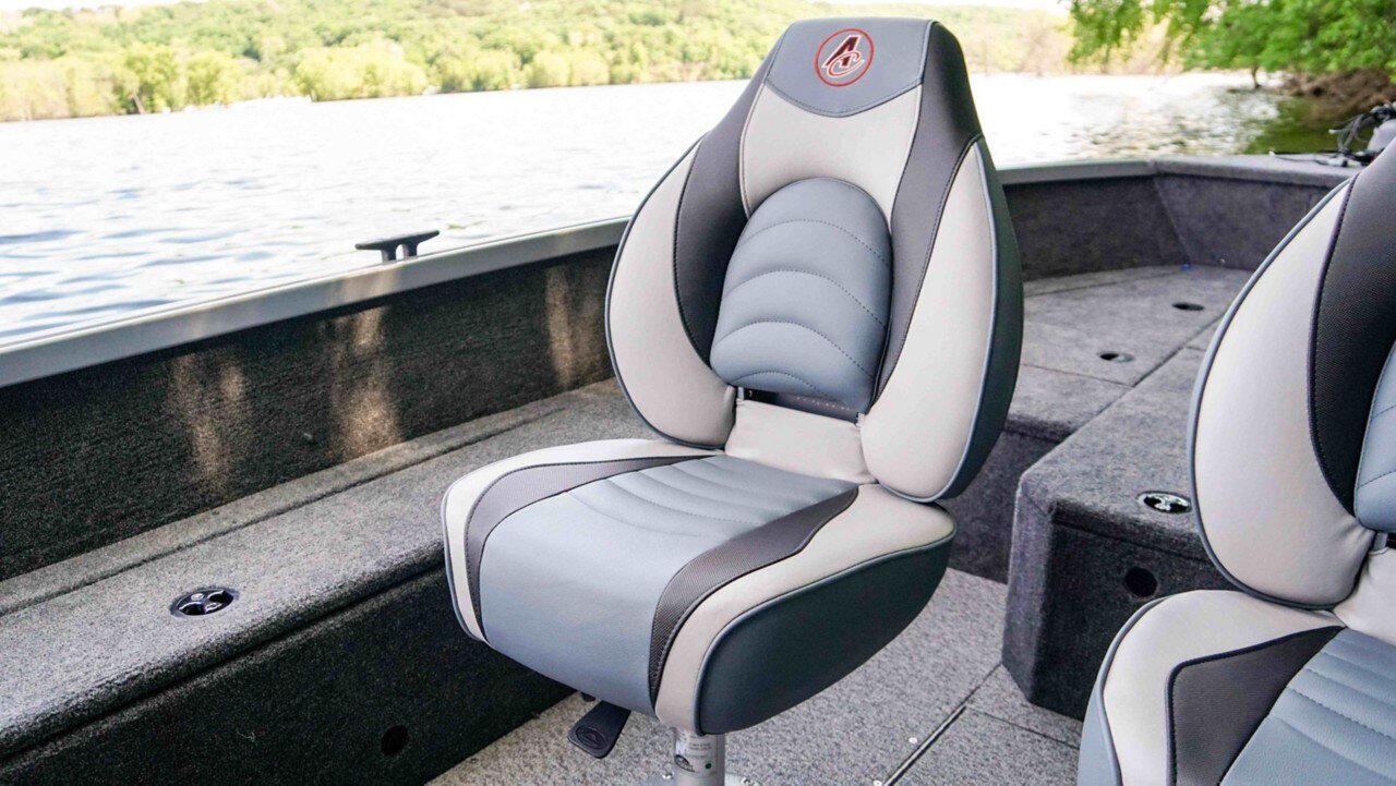 https://www.alumacraft.com/content/dam/global/en/alumacraft/my22/Images/Models/Voyageur/ALU-MY22-Multispecies-Voyageur-175-TL-Premium-Seat.jpg?raw=1