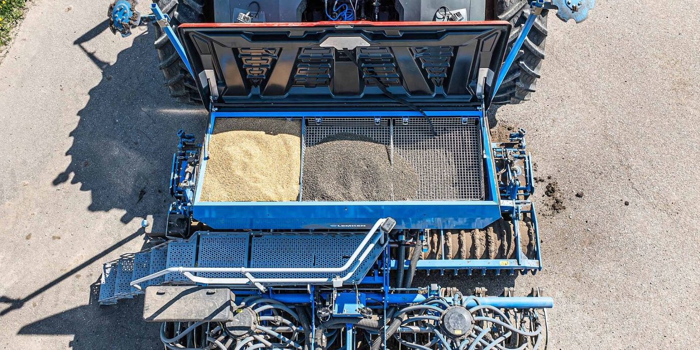 https://lemken.com/fileadmin/_processed_/4/4/csm_solitair-mr-geteilter-behaelter_13555d2600.jpg