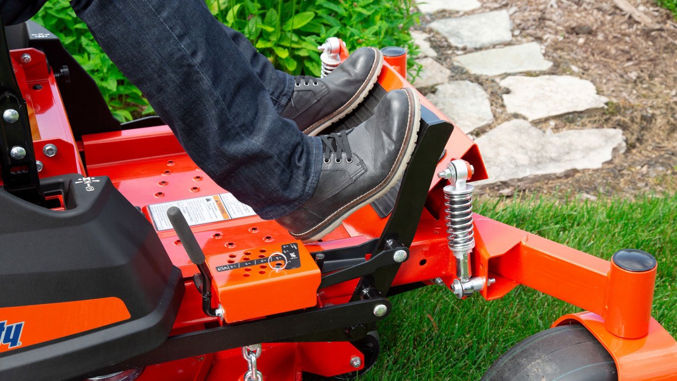 Simplicity Courier XT Zero Turn Mower