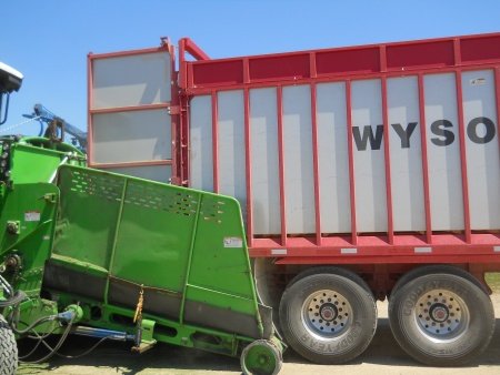 Meyer Manufacturing 9100 RT BOSS Semi Ag Trailer