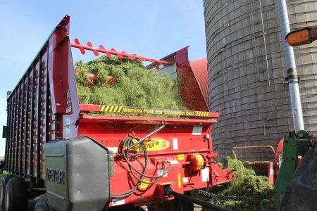 Meyer Manufacturing RT200 Front & Rear Unload Forage Box