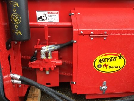 Meyer Manufacturing RT200 Front & Rear Unload Forage Box