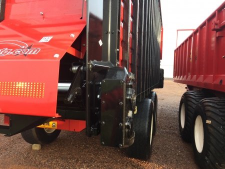 Meyer Manufacturing RT200 Front & Rear Unload Forage Box