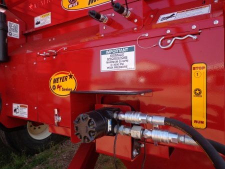 Meyer Manufacturing RT200 Front & Rear Unload Forage Box