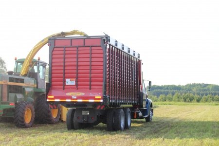 Meyer Manufacturing RT200 Front & Rear Unload Forage Box