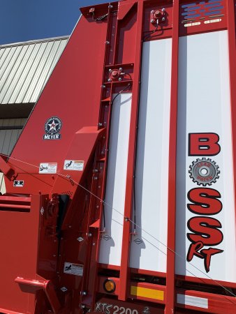Meyer Manufacturing 8200 BOSS RT Front & Rear Unload Forage Box