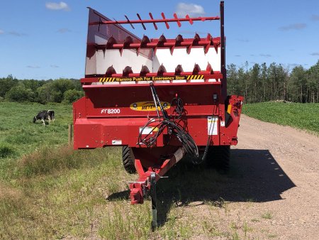 Meyer Manufacturing 8200 BOSS RT Front & Rear Unload Forage Box