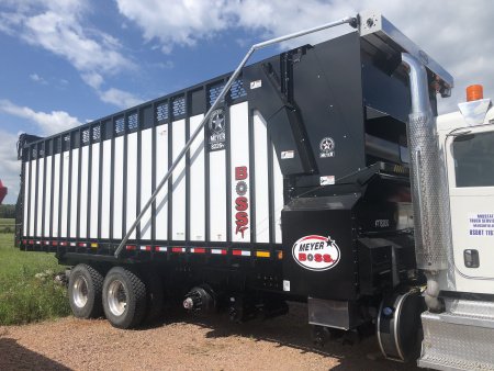Meyer Manufacturing 8200 BOSS RT Front & Rear Unload Forage Box