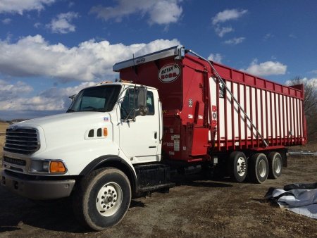 Meyer Manufacturing 8200 BOSS RT Front & Rear Unload Forage Box