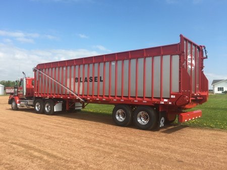 Meyer Manufacturing 9100 RT BOSS Semi Ag Trailer