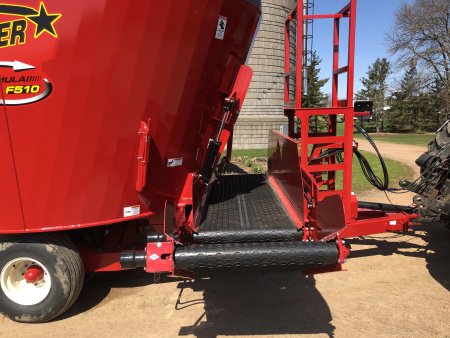 Meyer Manufacturing Twin Screw Medium Family