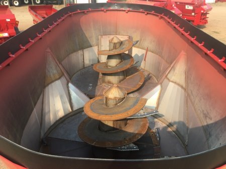 Meyer Manufacturing Twin Screw Medium Family