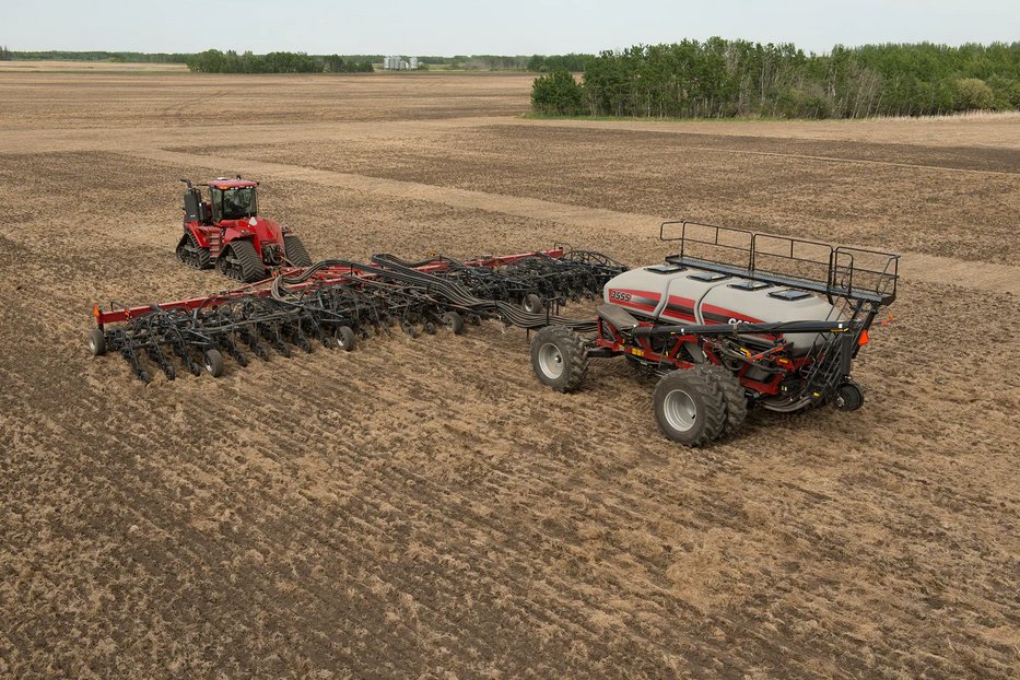 https://assets.cnhindustrial.com/caseih/NAFTA/NAFTAASSETS/Products/Planting-and-Seeding/5-Series-Precision-Air-Carts/General-Images/3555%20Air%20Cart_800%20Hoe%20Drill_1369_06-15.jpg