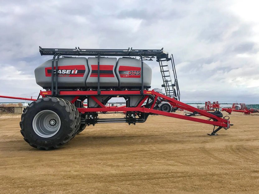 https://assets.cnhindustrial.com/caseih/NAFTA/NAFTAASSETS/Products/Planting-and-Seeding/Precision-Air-Carts/Precision-Air-3725/Precision-Air-Cart-3725_0123_12-20.jpg