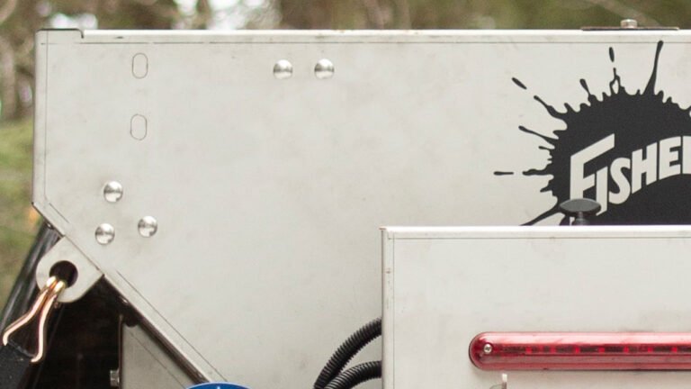 Fisher STEEL CASTER™ STAINLESS STEEL HOPPER SPREADERS 0.7 CU YD