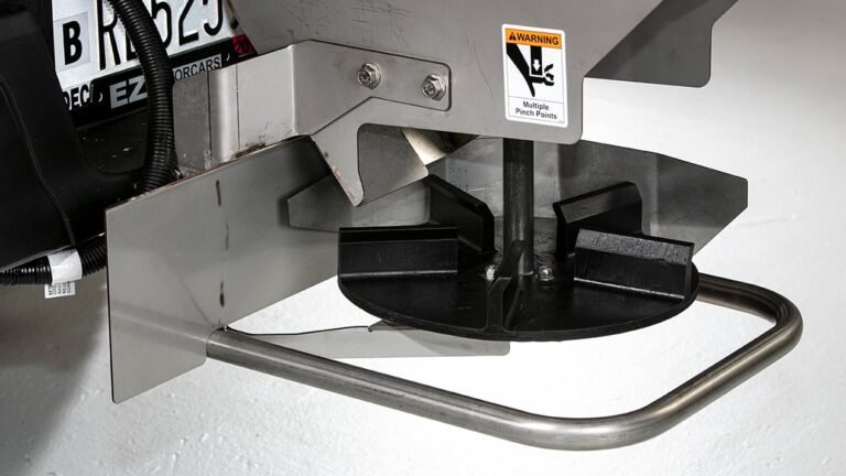 Fisher STEEL CASTER™ STAINLESS STEEL HOPPER SPREADERS 0.7 CU YD