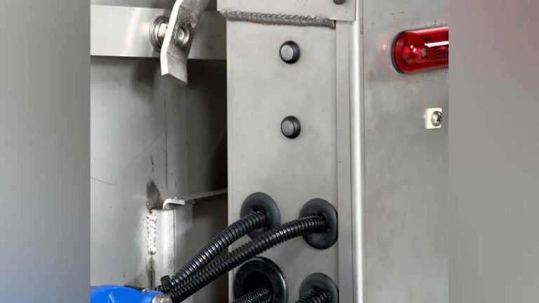 Fisher STEEL CASTER™ STAINLESS STEEL HOPPER SPREADER 3.0 CU YD