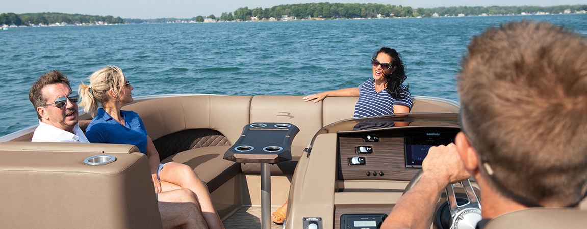 2025 Bennington L23 Swingback Bowrider w/ Arch 23 LTSBA