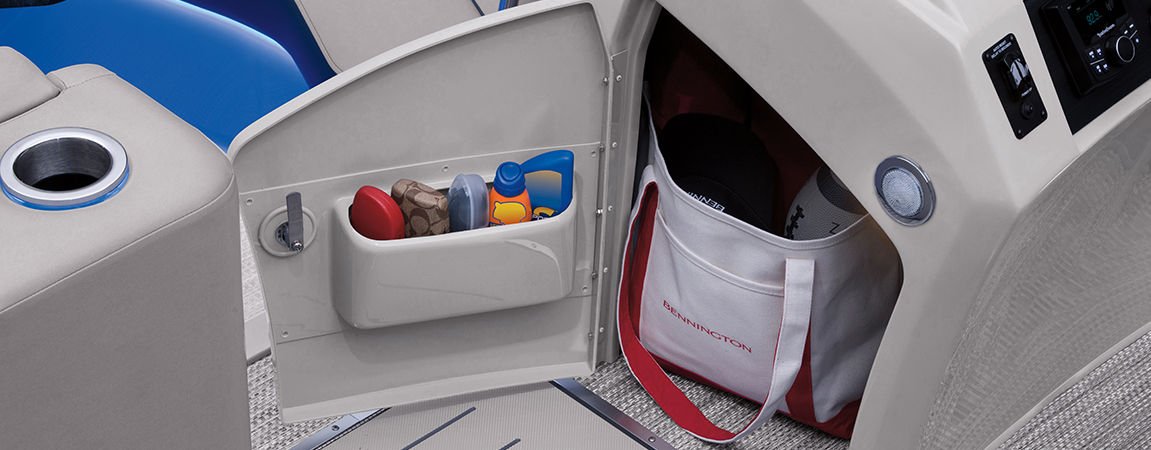 2025 Bennington L23 Swingback Bowrider w/ Arch 23 LTSBA