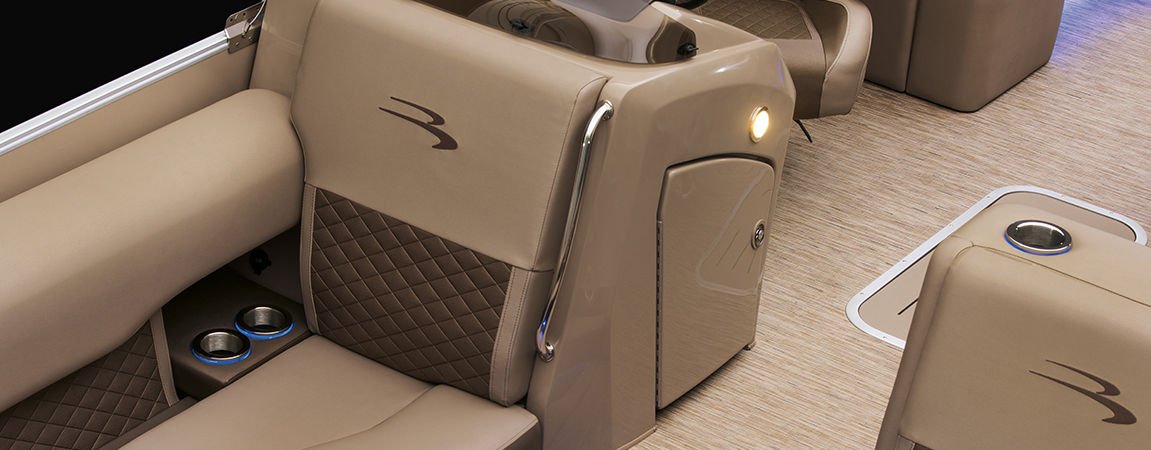 2025 Bennington L23 Swingback Bowrider w/ Arch 23 LTSBA