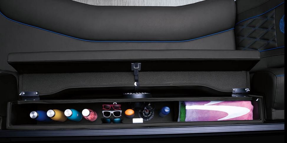 2026 Bennington L Bowrider Line 23 LT FASTBACK QUAD BENCH