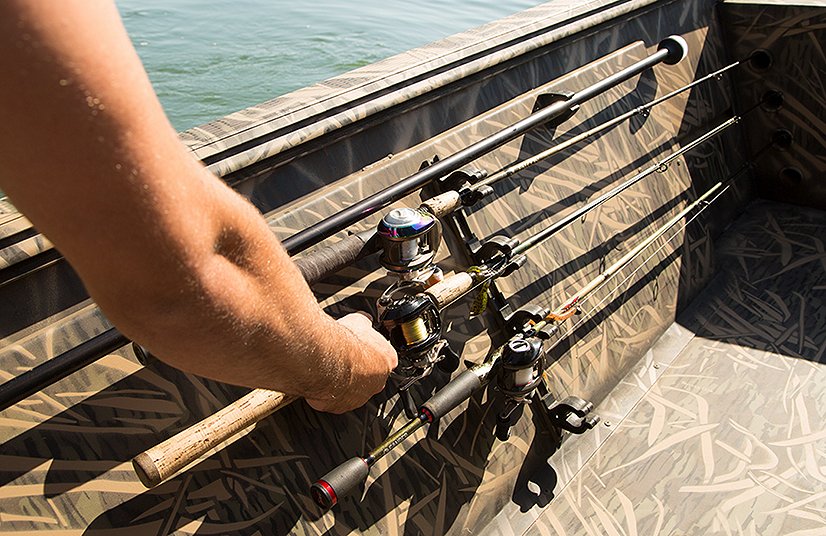 Lowe Boats ROUGHNECK 1860 TUNNEL JET Dead Grass Green