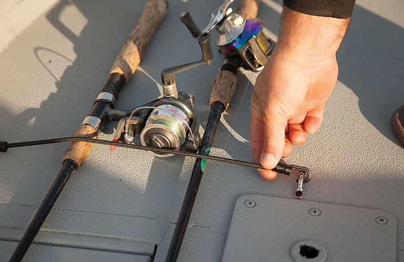 2026 Lowe Boats Skorpion 16 Unpainted Hull Gray Carpeted Interior