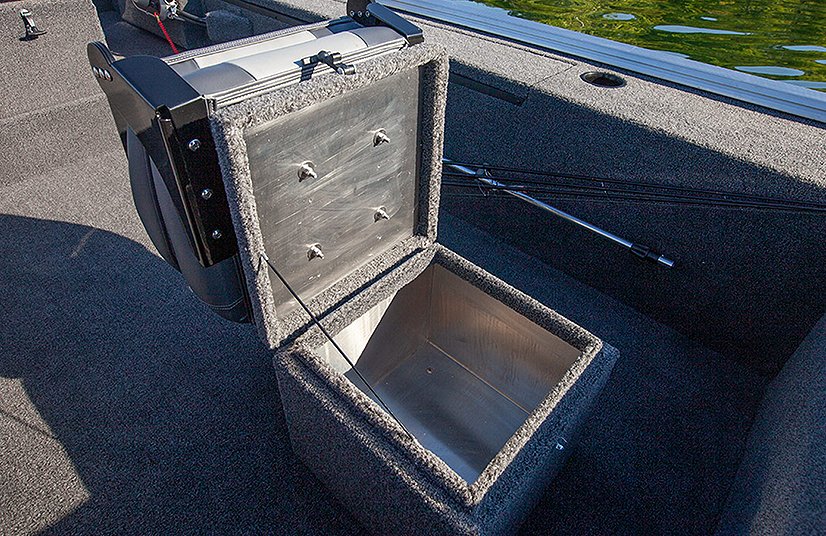 2026 Lowe Boats Skorpion SS Unpainted Exterior Gray Carpeted Interior