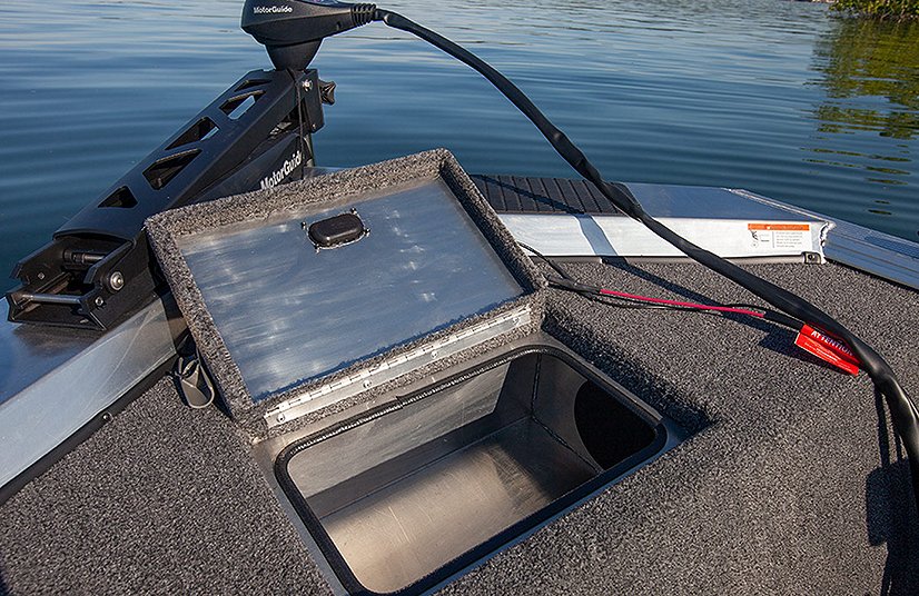 2026 Lowe Boats Skorpion SS Unpainted Exterior Gray Carpeted Interior