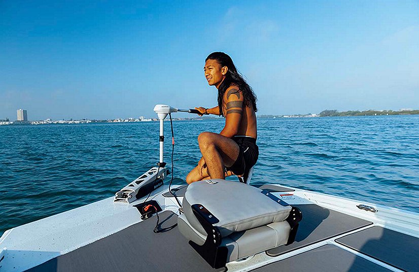 2025 Lowe Boats Bay 18 Bright White Poly Interior w/ Seafoam Green Hull