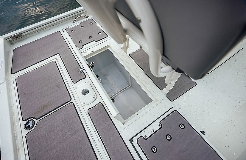 2025 Lowe Boats Bay 18 Bright White Poly Interior w/ Seafoam Green Hull