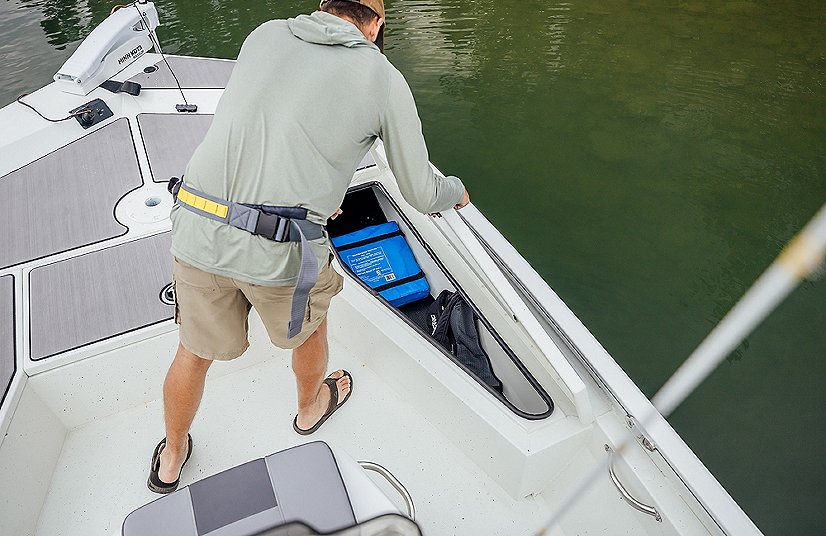 2025 Lowe Boats Bay 22 Bright White Poly Interior w/ Seafoam Green Hull