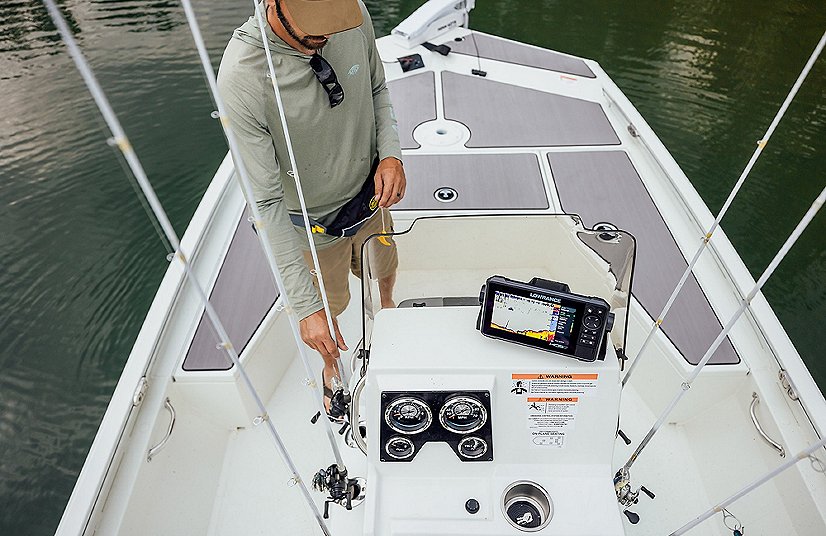 2025 Lowe Boats Bay 20 Bright White Poly Interior w/ Metallic Black Hull