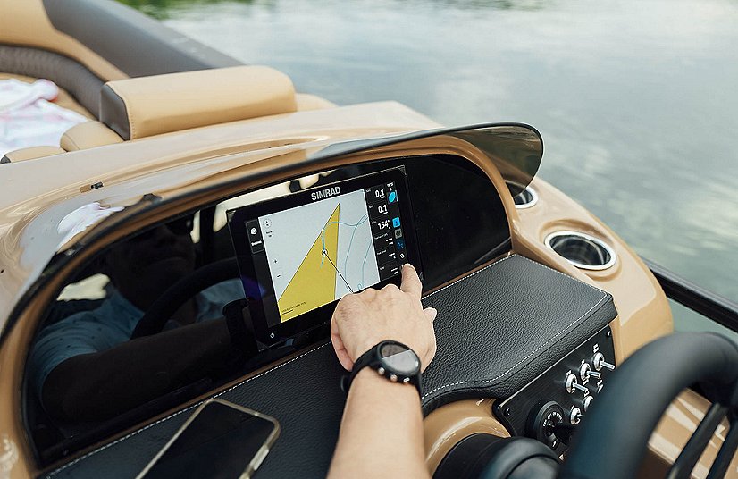 2025 Lowe Boats RS 270 EW Wineberry Metallic Exterior Marshmallow w/ Granite Upholstery