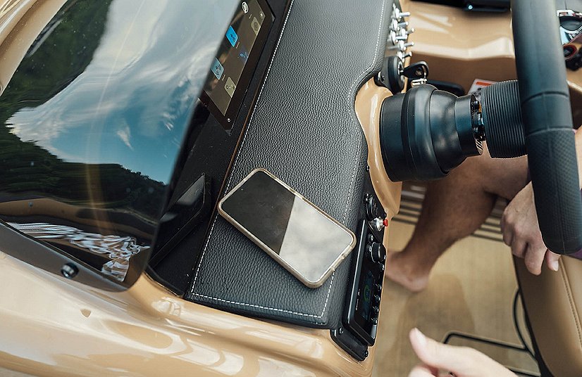 2025 Lowe Boats RS 270 EW Wineberry Metallic Exterior Marshmallow w/ Granite Upholstery