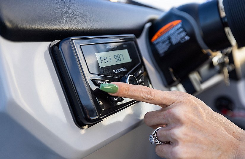 2025 Lowe Boats SF194 Custom Graphic Surf White